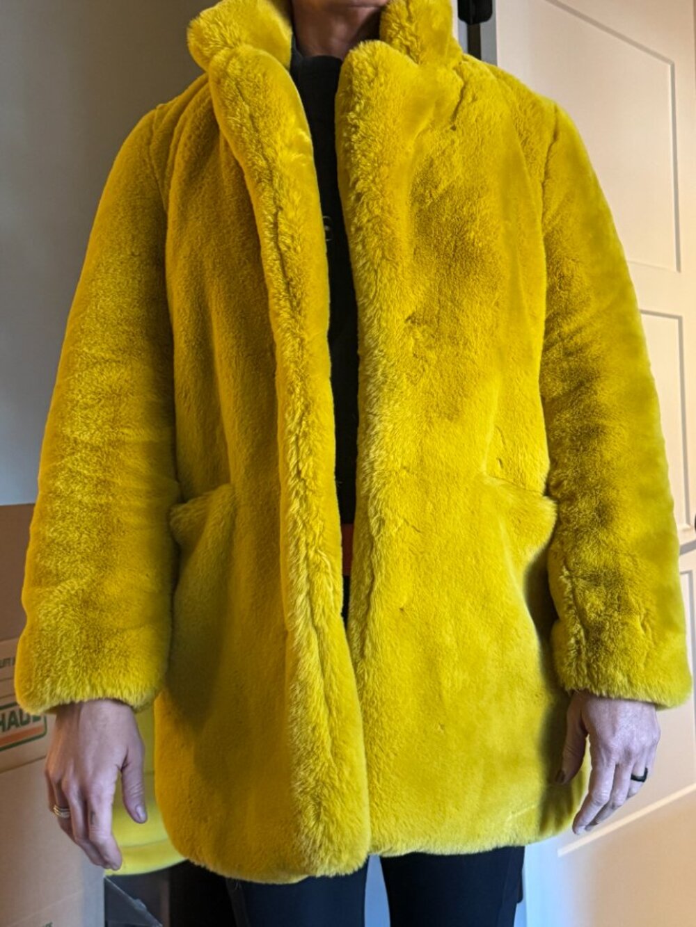 Faux Fir Gold/Yellow Women's coat size M - Nasty Gal - Excellent Condition - Picture 3 of 4